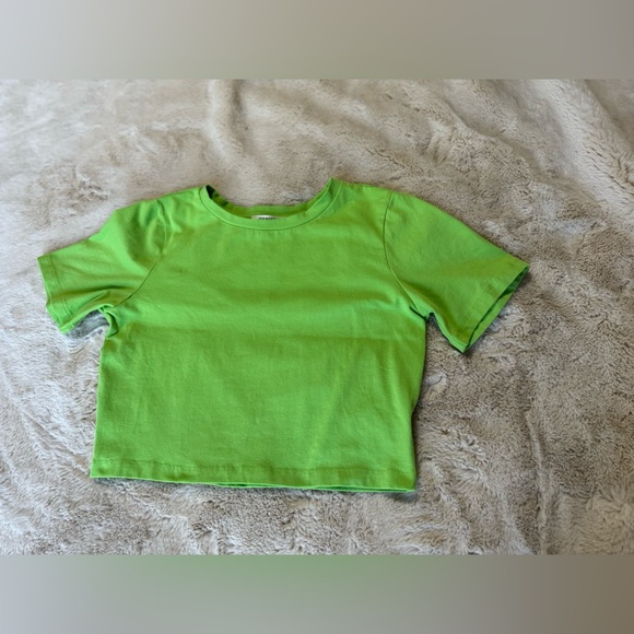 Zenana Outfitters Tops - Zenana cropped tee. Size S